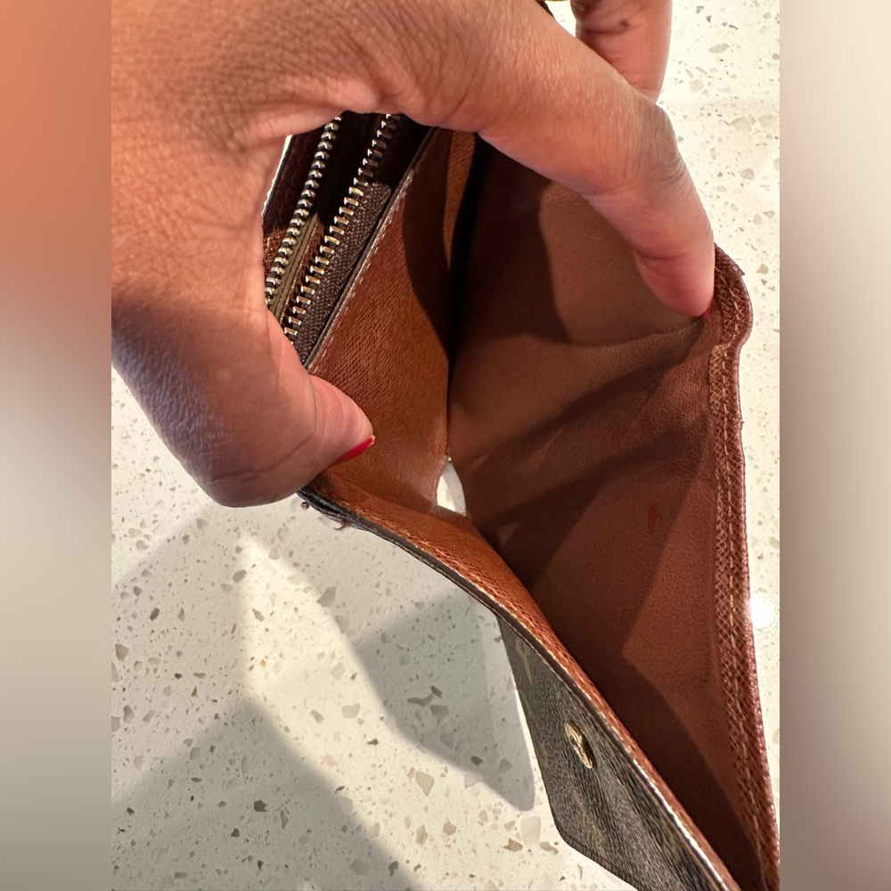 Louis Vuitton Compact Wallet - Picture 6 of 12